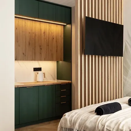 Апартаменти Bedthoven Premium Self Check-in & Parking Тихи
